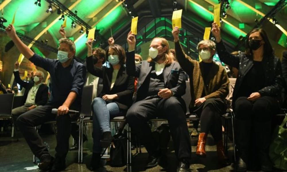 Γερμανία: Μια από τα ίδια.....Σε διαπραγματεύσεις οι Πράσινοι με SPD και FDP για νέα κυβέρνηση